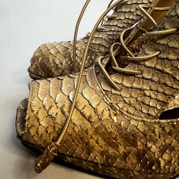 Stuart Weitzman Gold Python Platform Lace Up Heels 8.5 Made Spain - Picture 5 of 13